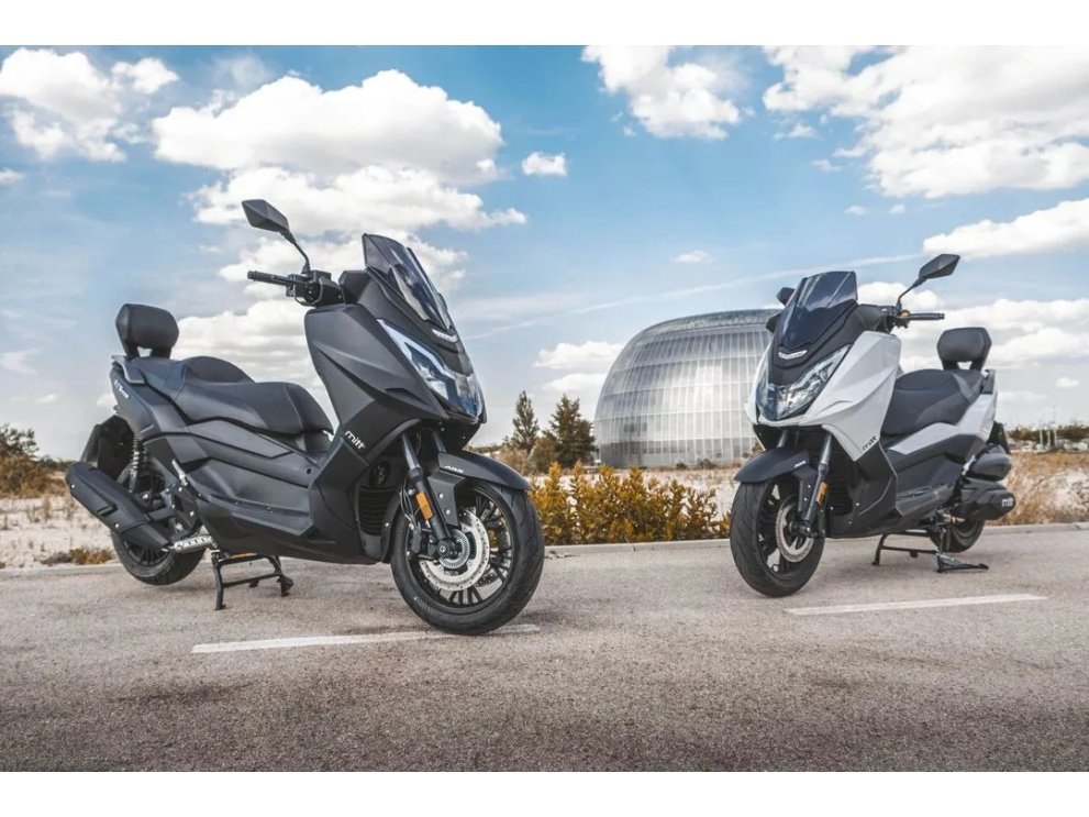 MITT GTS 125/330 | Gran turismo urbano con TFT, Full LED y Smart Key