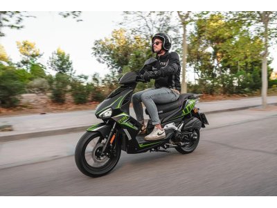 MITT XRS 50/125 | Scooter urbano deportivo con Full LED y CBS