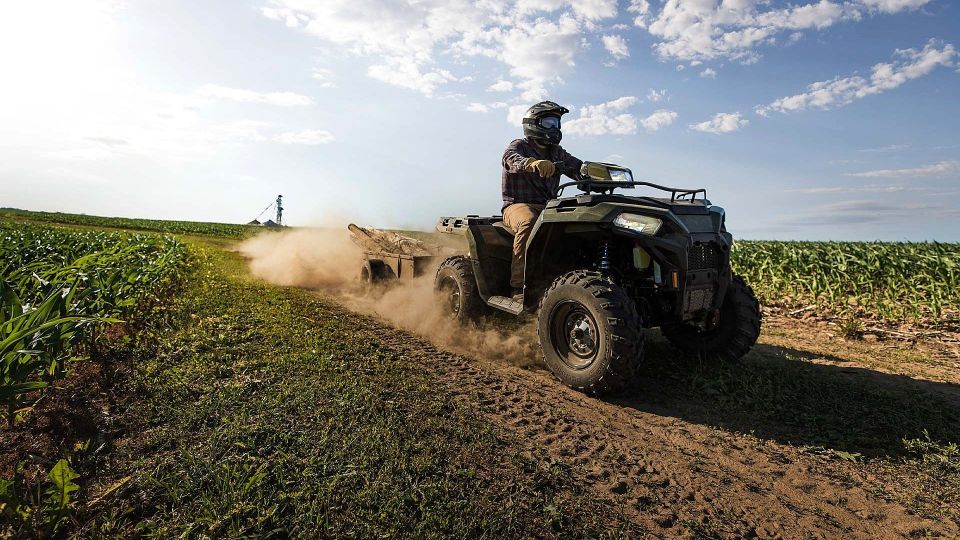 Polaris Sportsman 570 EPS SE Onyx Black T3b 2026 en ruta off-road