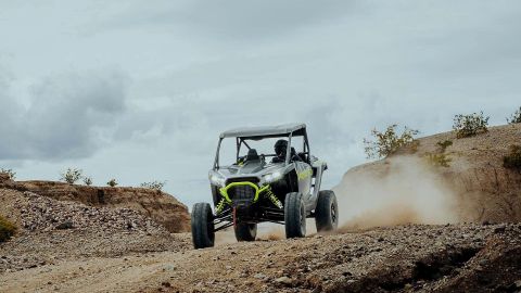 Polaris RZR XP 1000 EPS Storm Grey T1b 2026 en ruta off-road