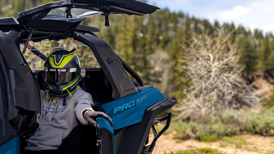 Polaris RZR Pro XP4 Ultimate Onyx Black T1b 2026 en ruta off-road