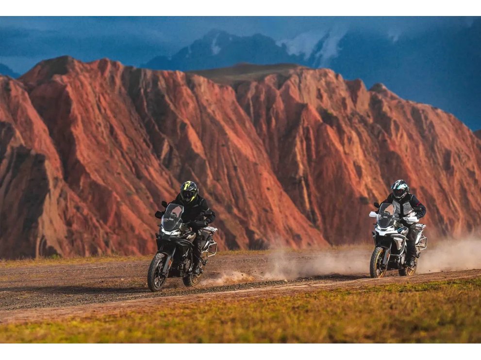 CFMOTO 700MT | Trail Touring 693 cc con TFT, ABS y conectividad Bluetooth