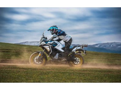 CFMOTO 700MT | Trail Touring 693 cc con TFT, ABS y conectividad Bluetooth 2