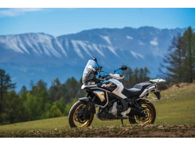 CFMOTO 700MT | Trail Touring 693 cc con TFT, ABS y conectividad Bluetooth