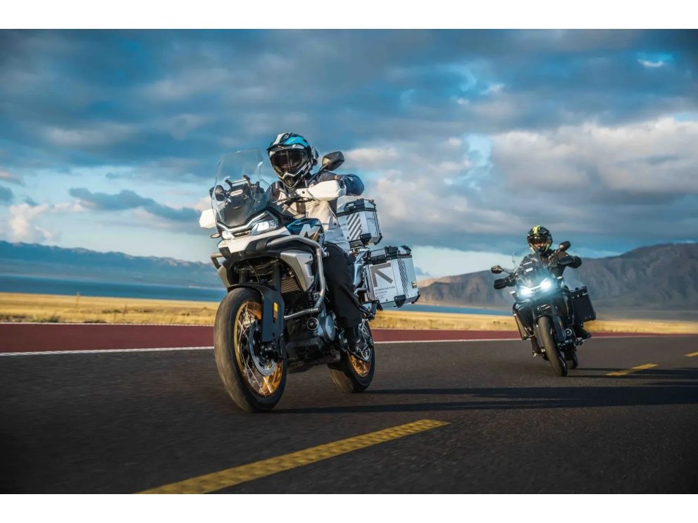 CFMOTO 700MT | Trail Touring 693 cc con TFT, ABS y conectividad Bluetooth