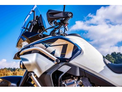 CFMOTO 800MT Explore | Trail 799 cc con pantalla 8”, modos de conducción y ABS