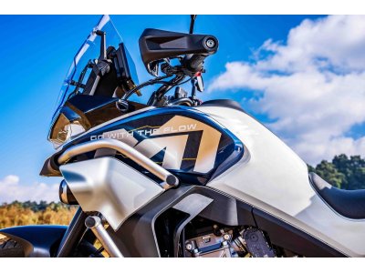 CFMOTO 800MT Explore | Trail 799 cc con pantalla 8”, modos de conducción y ABS