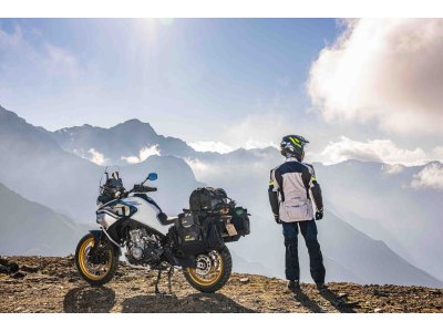 CFMOTO 800MT Explore | Trail 799 cc con pantalla 8”, modos de conducción y ABS