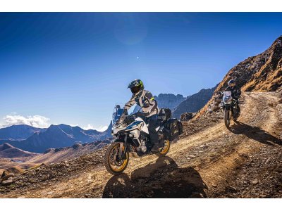 CFMOTO 800MT Explore | Trail 799 cc con pantalla 8”, modos de conducción y ABS