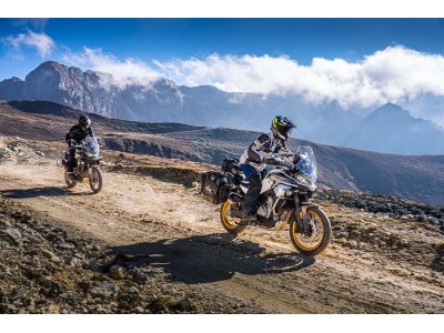 CFMOTO 800MT Explore | Trail 799 cc con pantalla 8”, modos de conducción y ABS