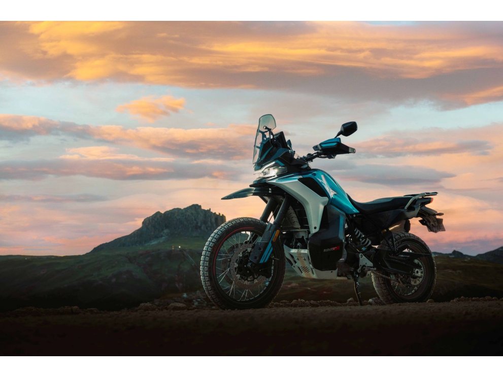 CFMOTO 800MT X | Trail 799 cc con 21”/18”, 230 mm, ABS en curva y gran autonomía