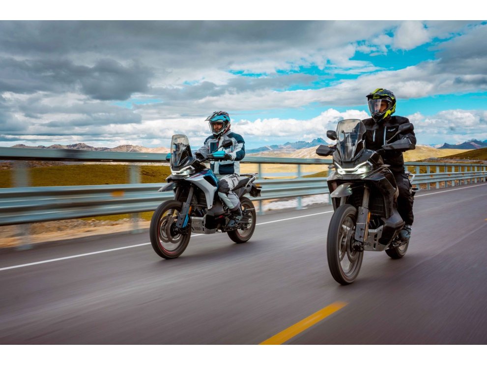 CFMOTO 800MT X | Trail 799 cc con 21”/18”, 230 mm, ABS en curva y gran autonomía