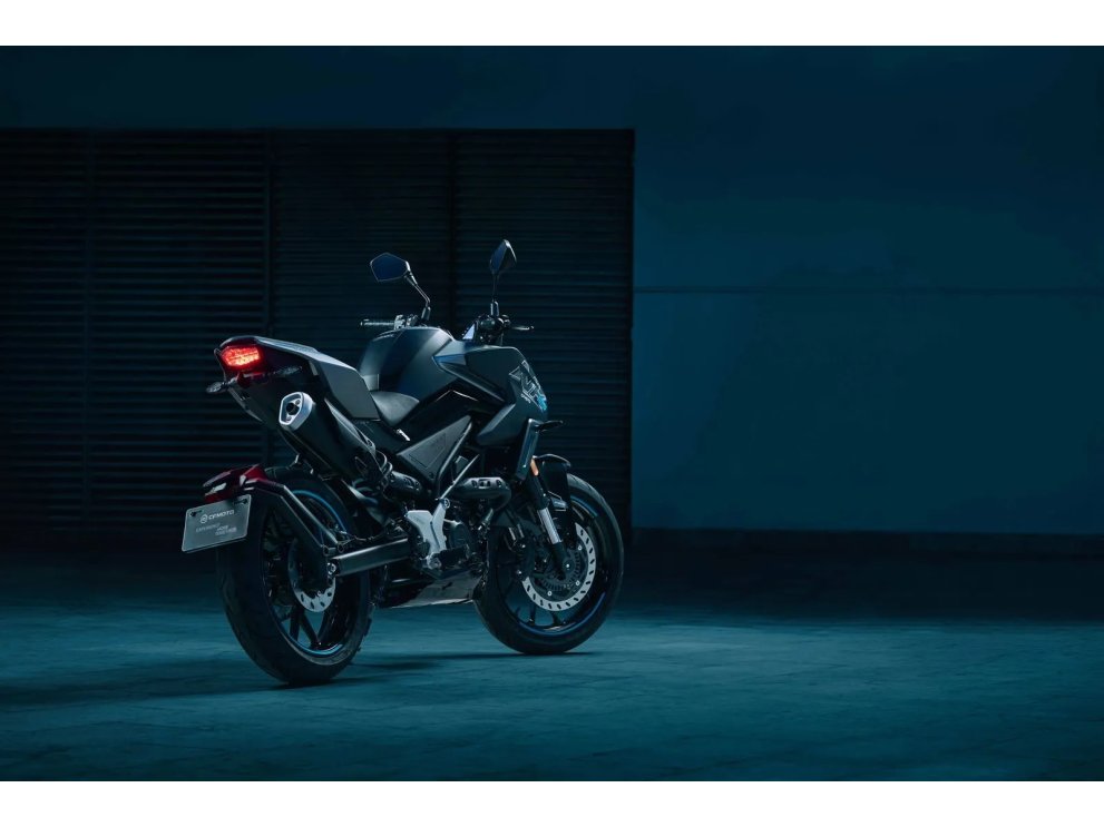 CFMOTO 125NK | Naked deportiva 125 cc con TFT 5”, conectividad y 15 CV