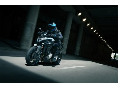 CFMOTO 675NK | Naked tricilíndrica 675 cc con 90 CV, TFT y suspensiones KYB