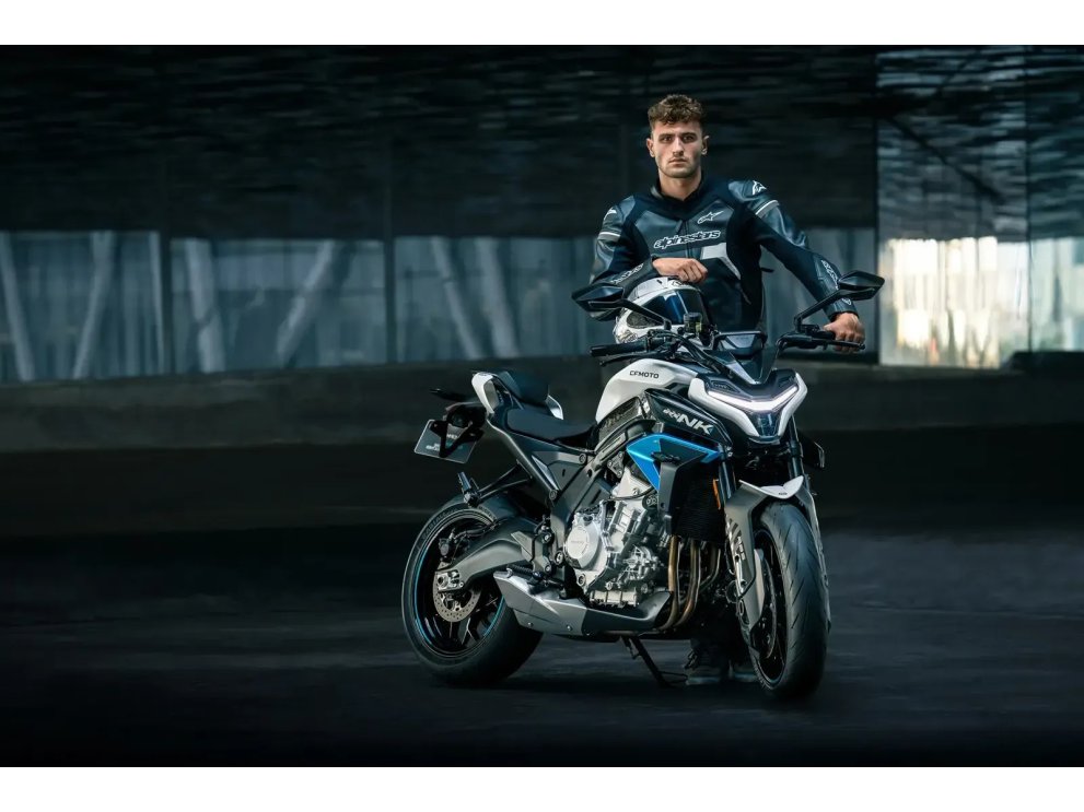 CFMOTO 675NK | Naked tricilíndrica 675 cc con 90 CV, TFT y suspensiones KYB