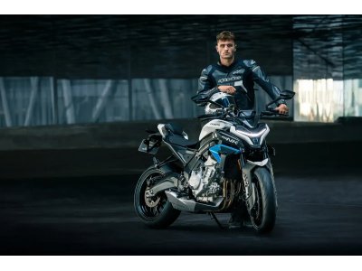 CFMOTO 675NK | Naked tricilíndrica 675 cc con 90 CV, TFT y suspensiones KYB