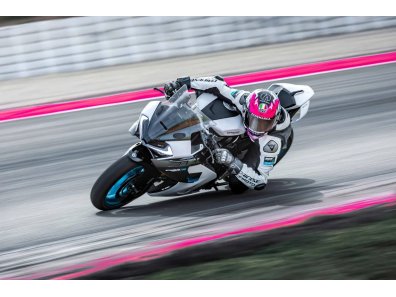CFMOTO 675SR-R | Supersport tricilíndrica 675 cc con 94 HP, Quickshifter y KYB 2