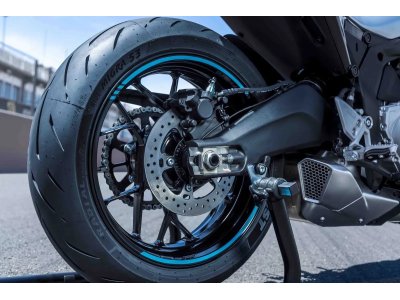 CFMOTO 675SR-R | Supersport tricilíndrica 675 cc con 94 HP, Quickshifter y KYB