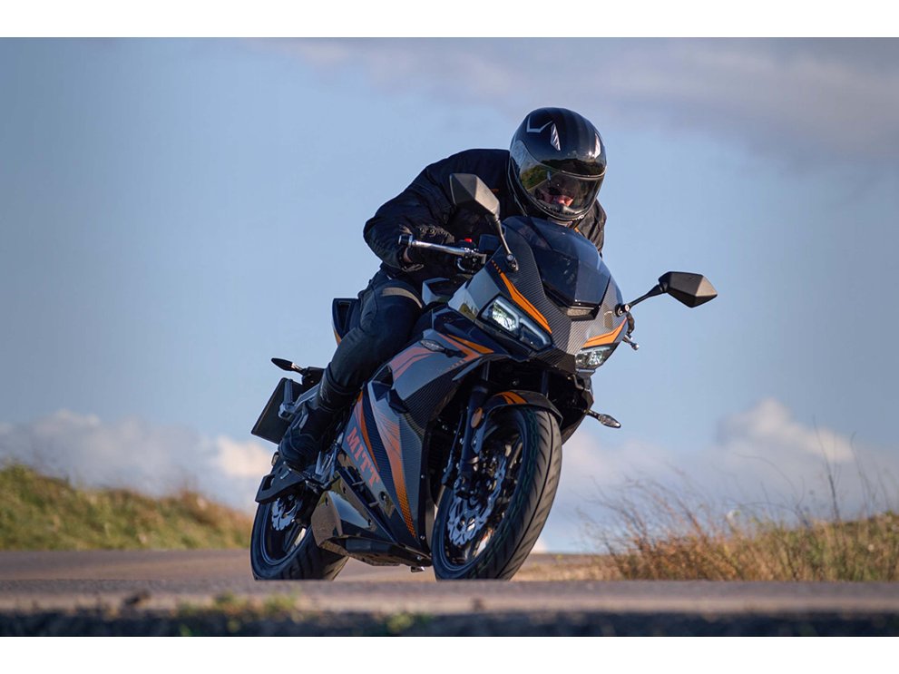 MITT GP2 125 | Deportiva 125 cc con 6 marchas, CBS y pantalla TFT